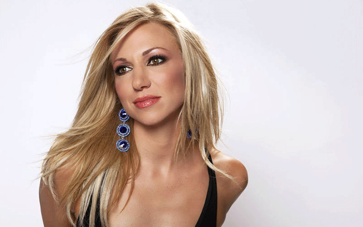 Debbie Gibson's wiki-bio, married life, dating affairs, ex-boyfriend, songs, and much more.