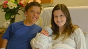  Tori and Zack welcomed their frist child 