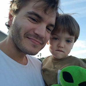 Emile Hirsch and his son 