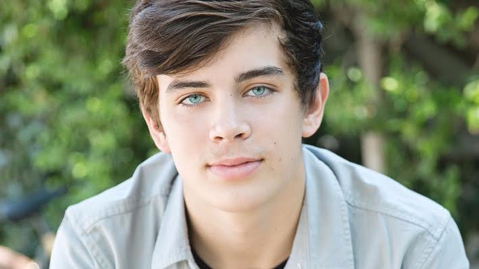 Hayes Grier Girlfriend, Dating, TV Shows, Net Worth, Height, Wiki