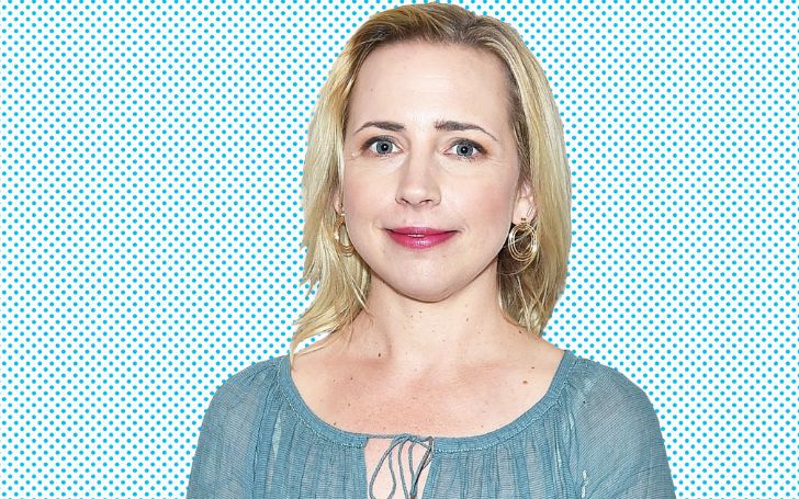 Lecy Goranson is not dating anyone at the moment