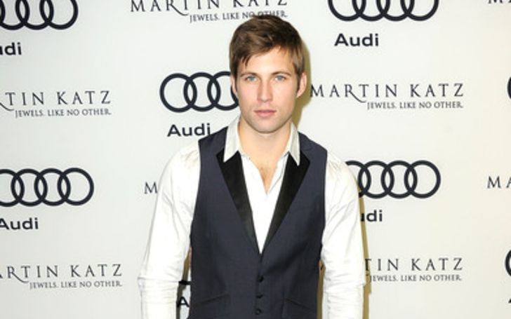 Justin Deeley is dating a beautiful lady