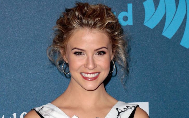 Linsey Godfrey is currently dating Breckin Meyer after her breakup with former boyfriend.