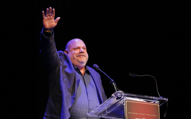 Kevin Chamberlin has a fortune of $500 Thousand