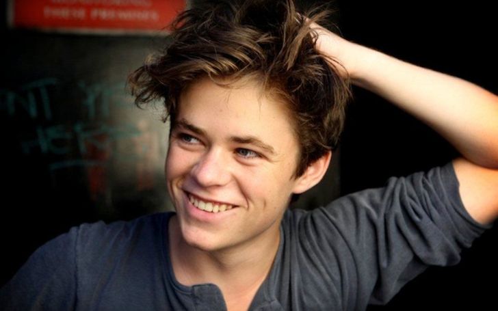 Harrison Gilbertson is not married and not dating a girlfriend as well.