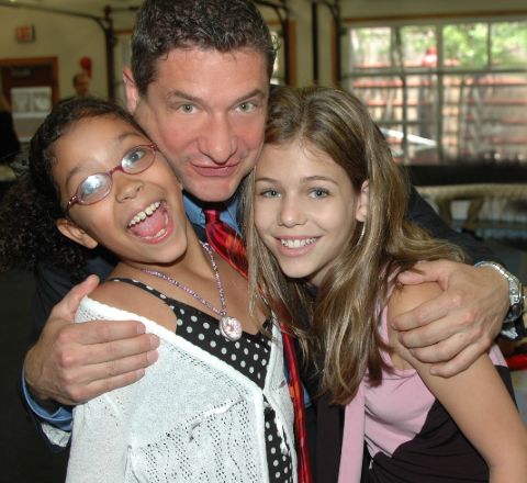 Rick Leventhal giving a pose along with his daughters.