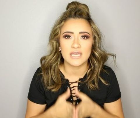 Lycette Cornejo earns over $4.9 thousand from her YouTube career. 