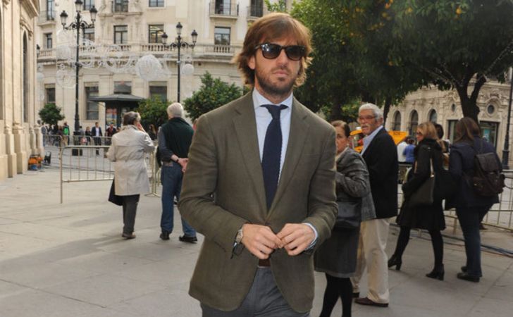 Rosauro Varo Rodriguez in a grey suit walks around the streets.
