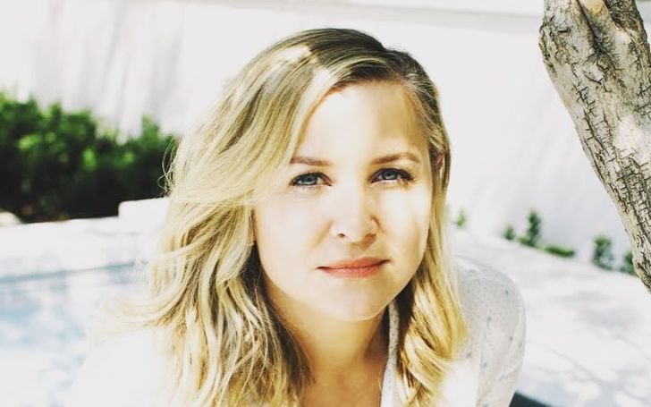 Jessica Capshaw is the step daughter of billionaire filmmaker, Steven Spielberg and her mother Kate Capshaw is retired actress.