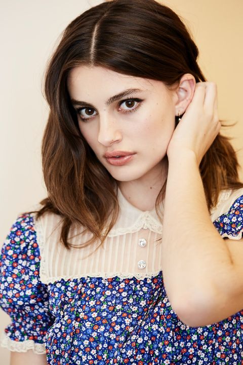 Diana Silvers giving a pose in a photoshoot.