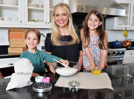 Sarah Michelle Prinze with her adorable Children